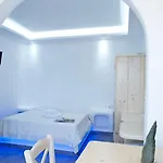 Varnali Small Boutique Mykonos Town